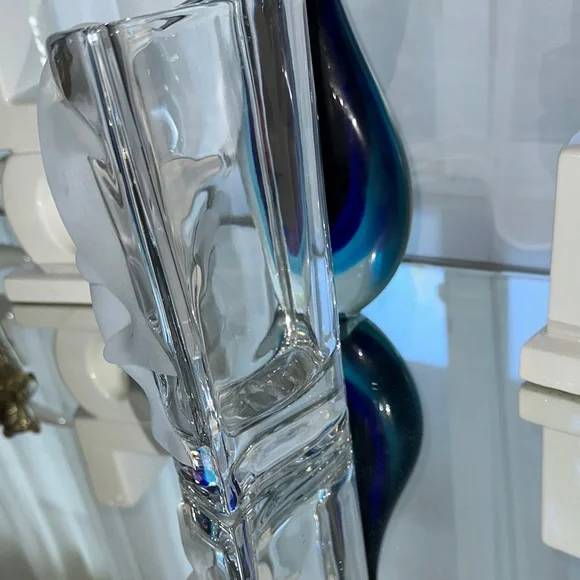 Elegant Glass Vase with Blue and Clear Design